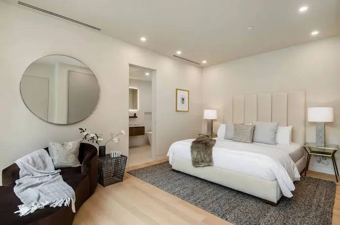 Olympia Construction Picture 8