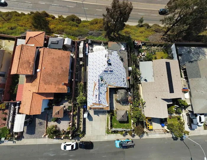 EZ Solar & Roofing Picture 1