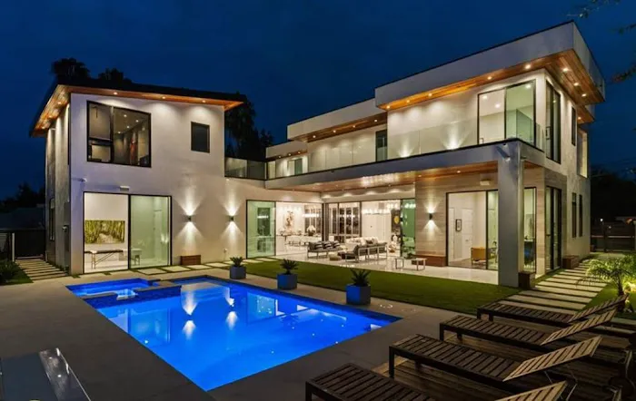House R Us Picture 1