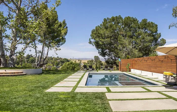 Vivid Homes Inc Picture 1