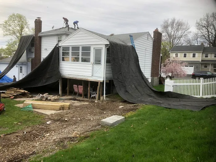 Expert Roofing & Siding Construction Picture 1