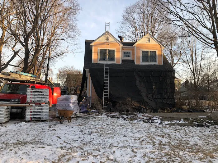 Expert Roofing & Siding Construction Picture 2