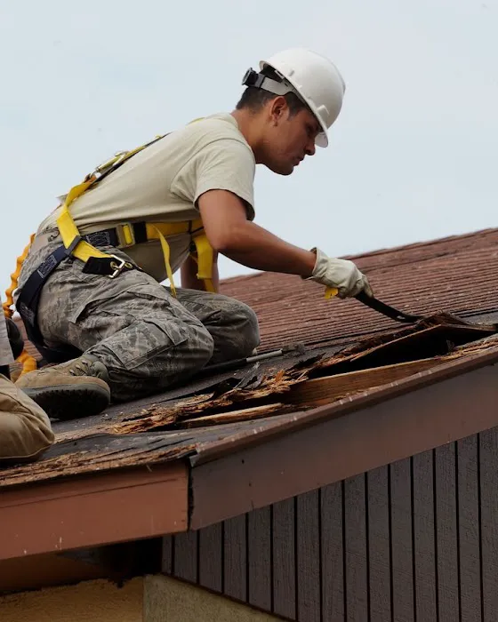 Crown Trim Roofers Picture 2
