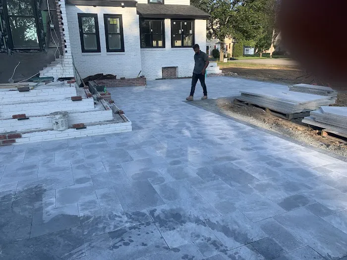 OJ Construction siding and tiling service Picture 1