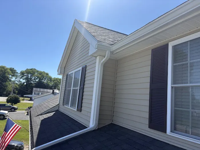 UNIVERSE GUTTERS INC. Picture 2