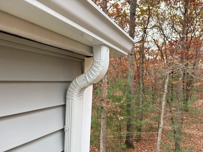 UNIVERSE GUTTERS INC. Picture 10