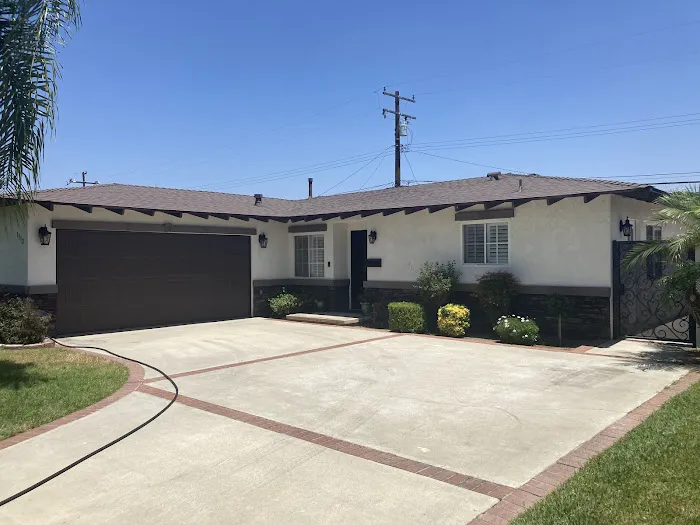 LA Builders & Roofing Specialists Picture 2