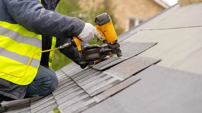Roofer & Remodeling Picture 1