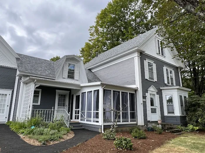 Adam Vaillancourt Roofing & Gutters Picture 1