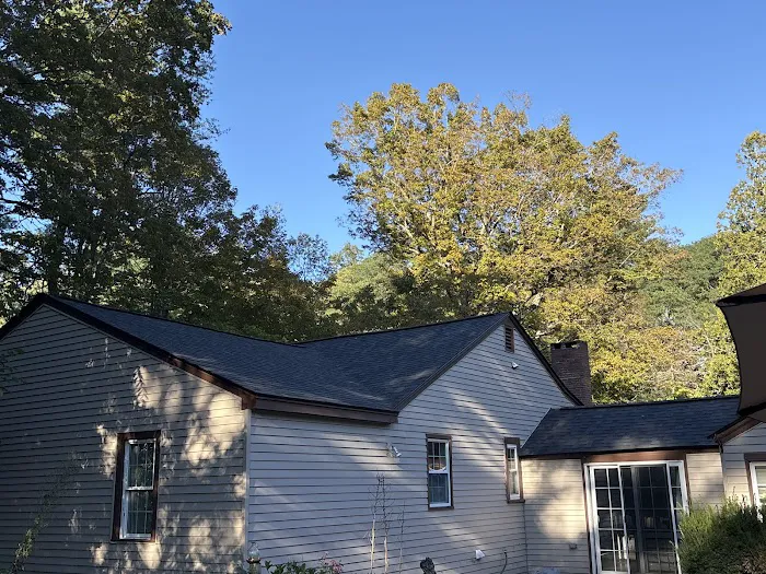 Adam Vaillancourt Roofing & Gutters Picture 1