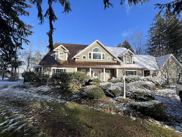 Wood & Wood Seamless Gutters Picture 4