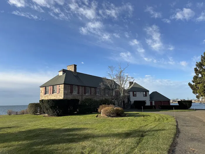 Wood & Wood Seamless Gutters Picture 7