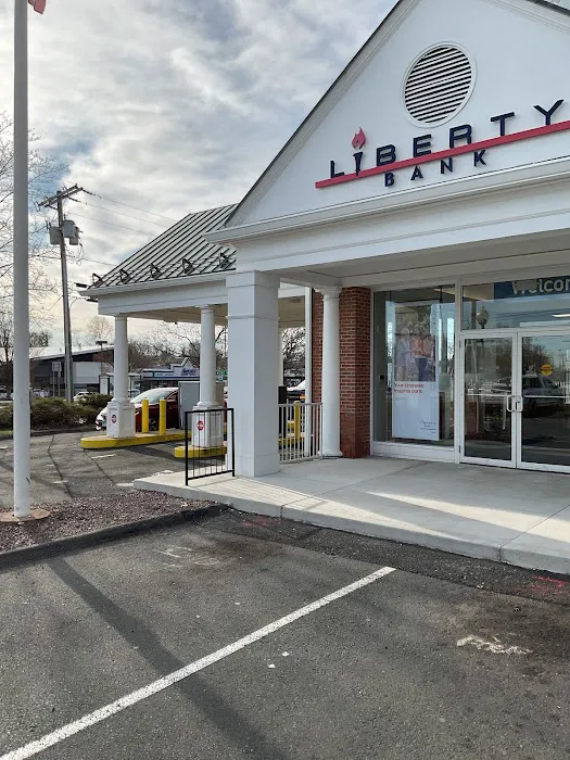 Wood & Wood Seamless Gutters Picture 10