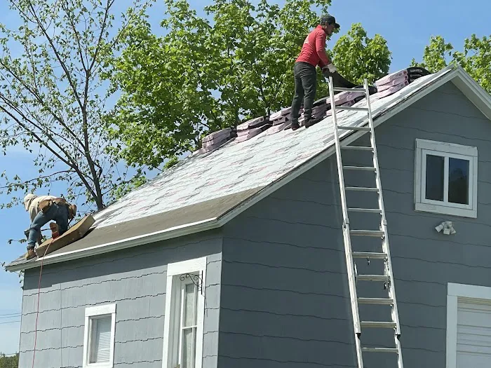 R & T Roofing and Remodeling Picture 2