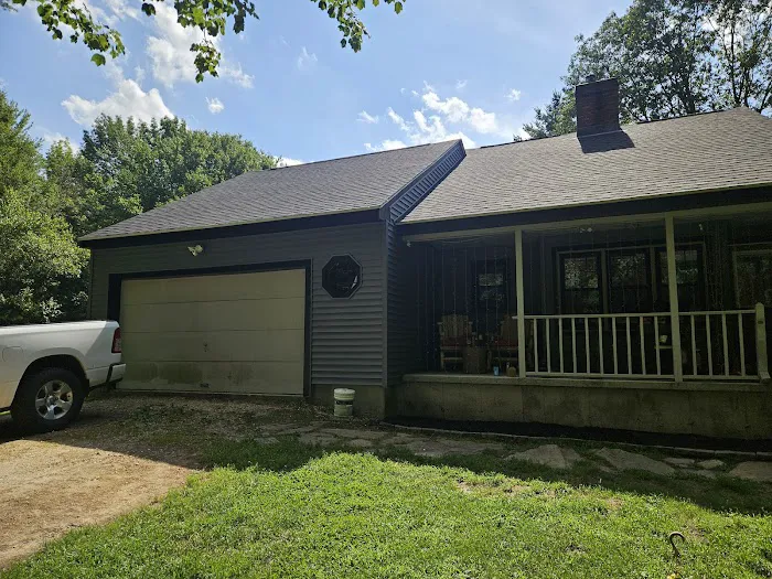 R & T Roofing and Remodeling Picture 1