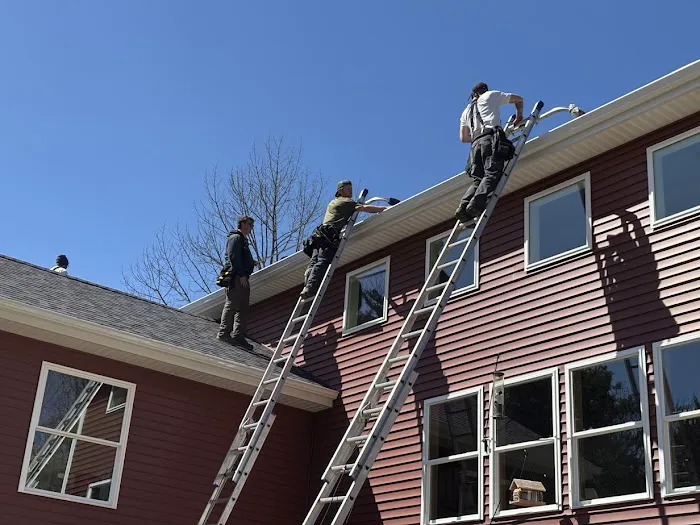 Lakes Region Seamless Gutters Picture 7