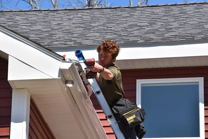 Lakes Region Seamless Gutters Picture 9