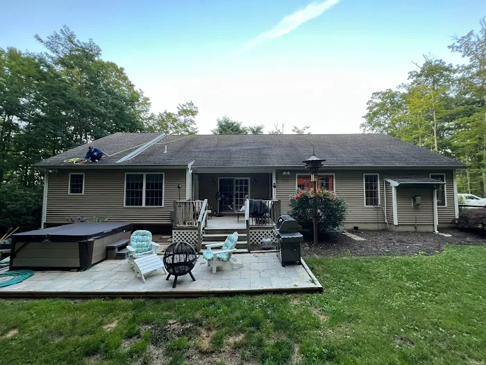 PayLess Gutter Cleaning LLC Picture 3