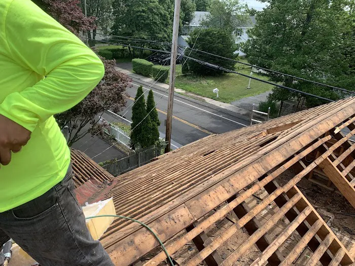WA ROOFING SERVICES LLC Picture 1