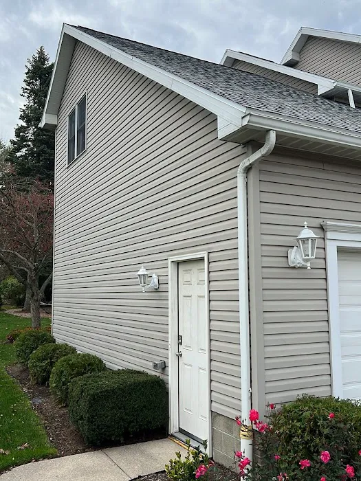Oaks Roofing and Siding Picture 3
