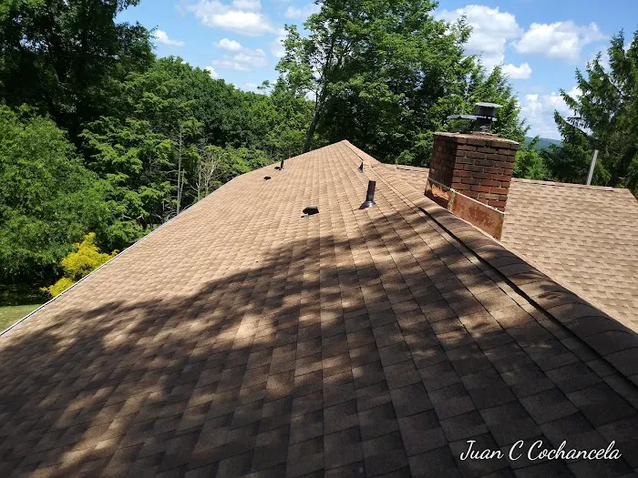 Ecuaroofing & siding Picture 2