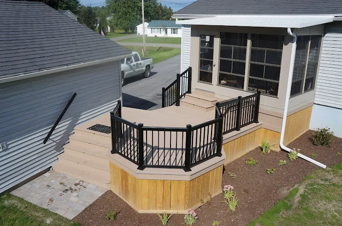 Hickory Dickory Decks, Maine Picture 3