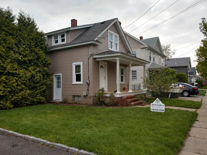 Mineola Roofing and Siding Corp. Picture 1