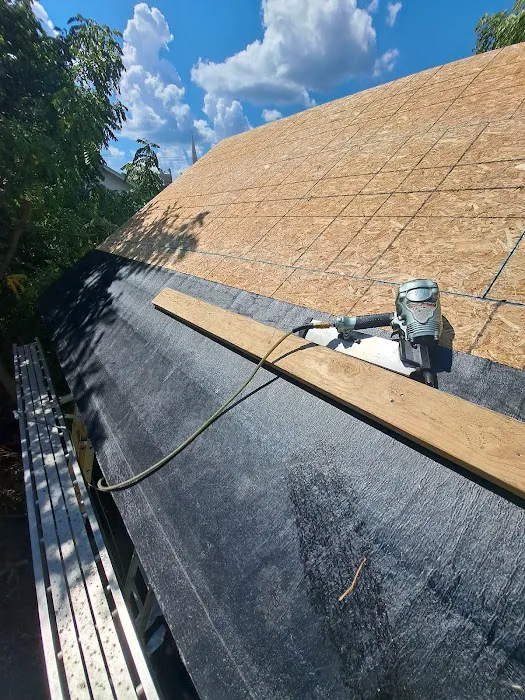 Collins Roofing & Exteriors Picture 1