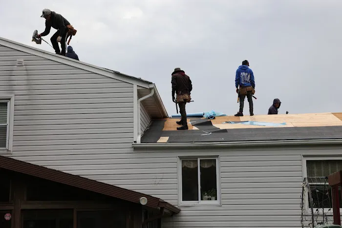 Oaks Roofing and Siding Picture 3