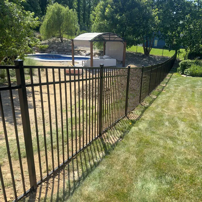 CAPITAN'S ROOFING & FENCE LLC Picture 1