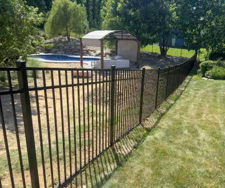 CAPITAN'S ROOFING & FENCE LLC