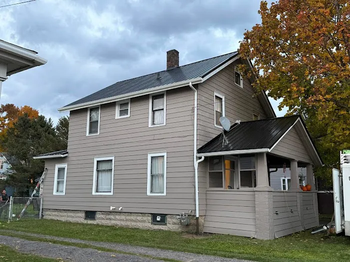 Whitcomb Roofing & Siding LLC Picture 2