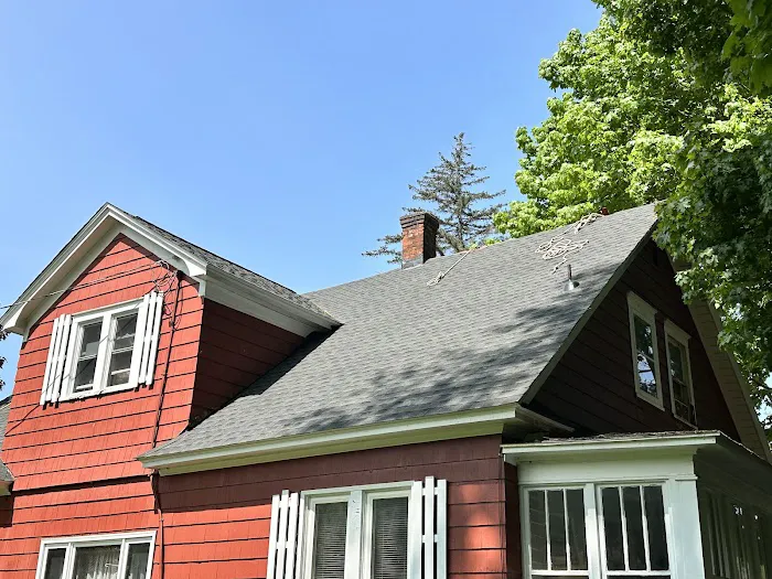 Whitcomb Roofing & Siding LLC Picture 9