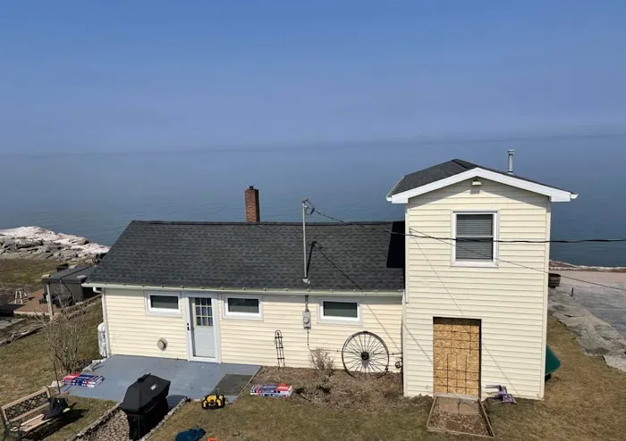 Thrifty Roofs Picture 1