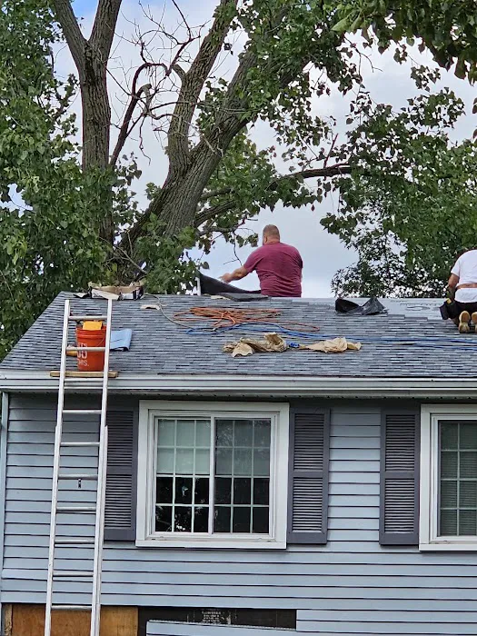 A & B Roofing and Construction Picture 4