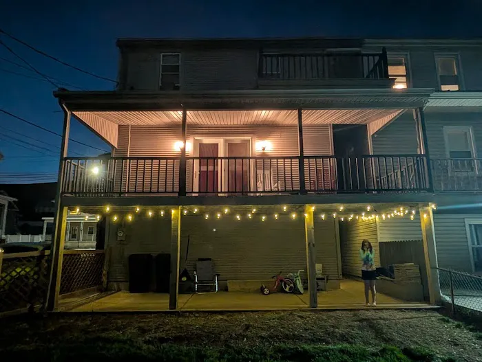 Hurst Vinyl And Decking LLC Picture 1