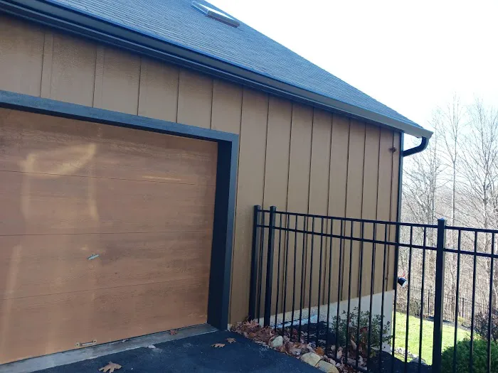 Villa Siding & Roofing Picture 1