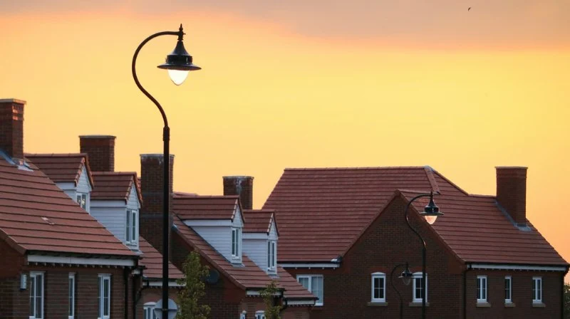 Roof Durability in Mixed Climates: Hot Days & Cold Nights – Key Considerations