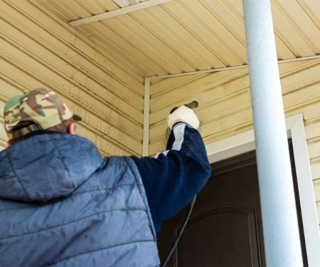 How Long Does Vinyl Siding Last? Life Expectancy & Maintenance Tips