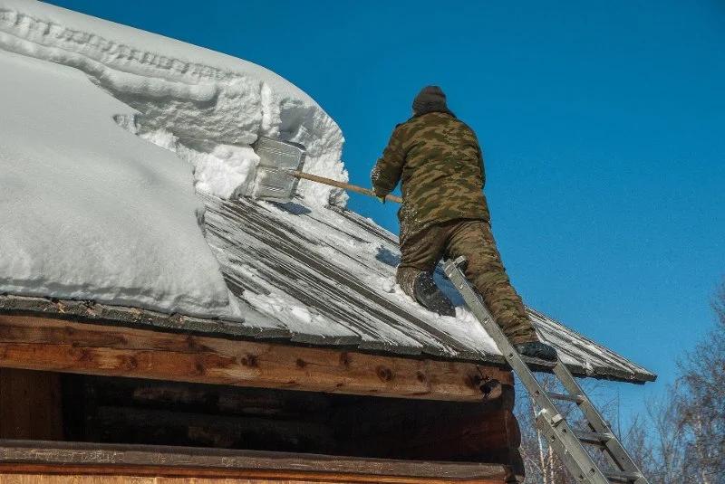 Roof Snow Removal: Safety Tips & Do’s and Don’ts