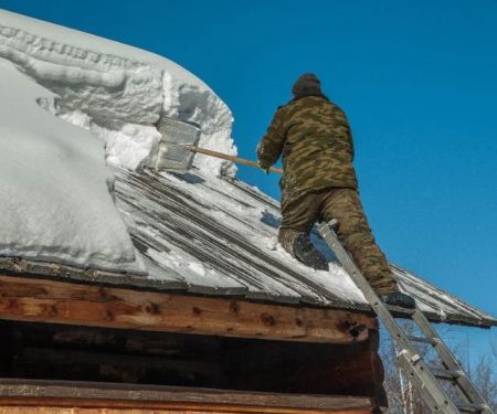 Roof Snow Removal: Safety Tips & Do’s and Don’ts