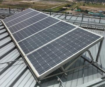 How Solar Panel Weight Impacts Roof Structure & Installation