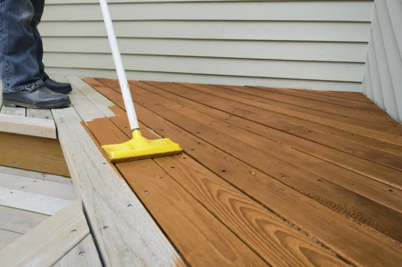 Siding Paints & Stains: Longevity Tips & Avoiding Peeling