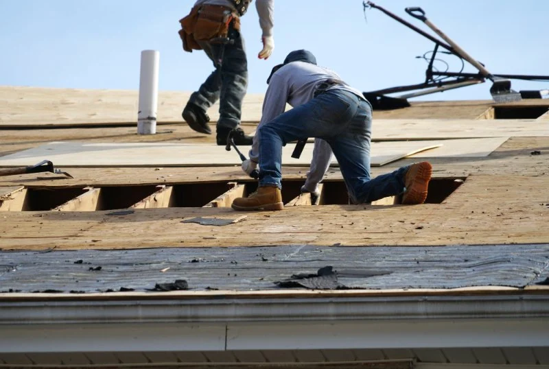 How to Choose a Roofing Contractor with the Best Reputation
