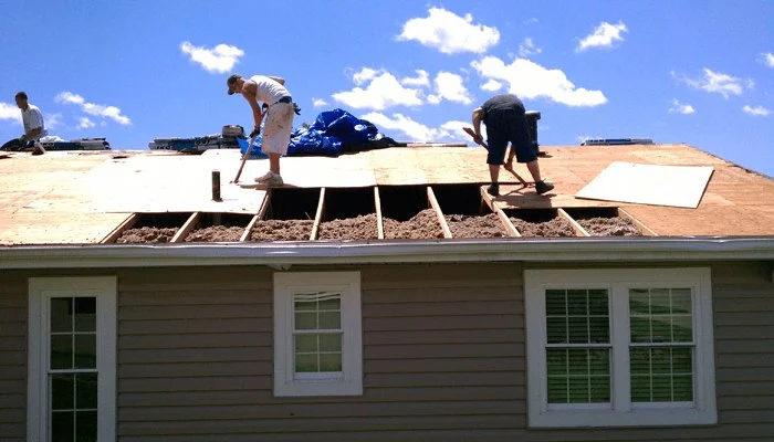 What Homeowners Should Know Before Replacing an Old Roof