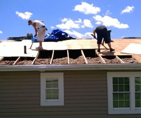 What Homeowners Should Know Before Replacing an Old Roof