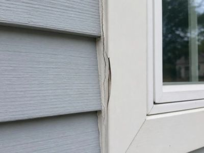 Why Siding Caulk Cracks Around Windows and Doors